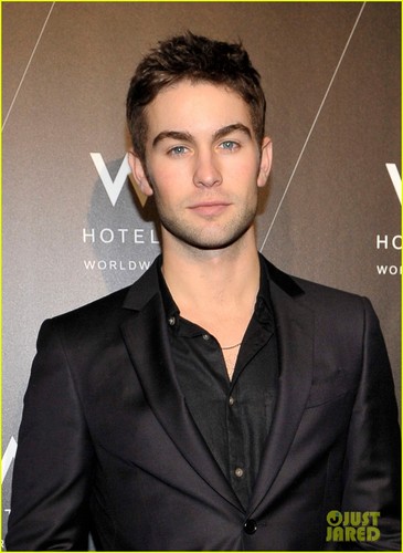  Penn Badgley & Chace Crawford: 'Rocked' Exhibition!