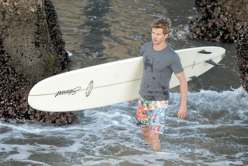  Ryan Kwanten Gets Wet In Surf Inspired Foto Shoot