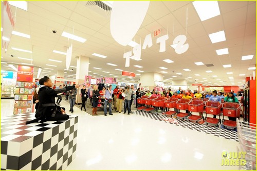  Willow Smith & Boys & Girls Club: Target Shopping Spree!