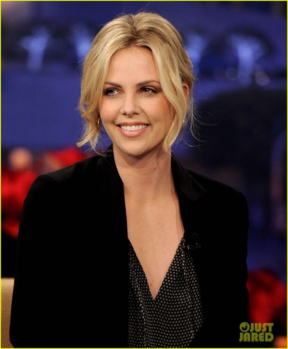  Charlize Theron: 'Tonight Show' Appearance!