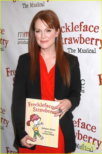 Julianne Moore: 'Freckleface Strawberry the Musical'!
