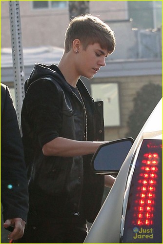Justin Bieber: 'Under The Mistletoe' Goes Platinum!