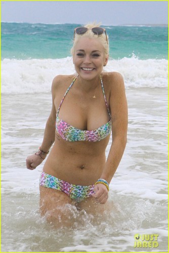 Lindsay Lohan: Bikini Babe in Hawaii