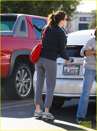  Mandy Moore Shops at Mother Earth