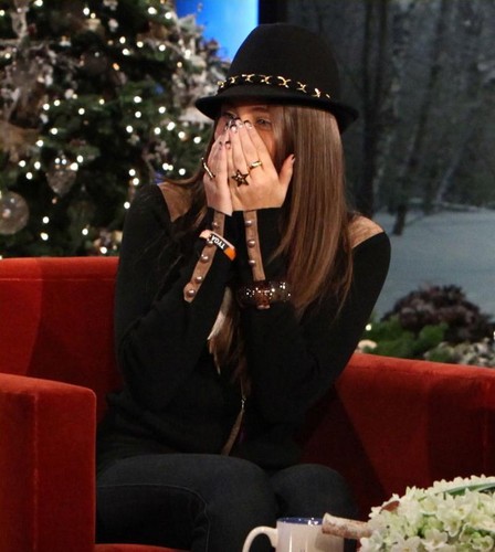  Paris Jackson's Interview With Ellen on Ellen 显示 December 13th 2011 (HQ Without Tag) :O