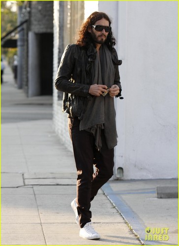  Russell Brand: FX Late-Night Series Host!