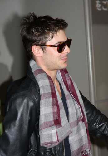  Zac Efron Japon At Lax
