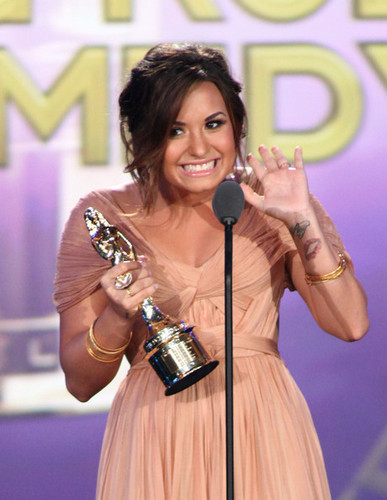  demi Lovato at the Alma Awards