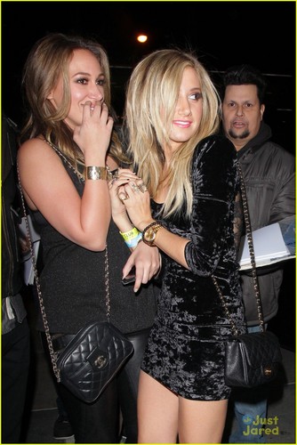  Ashley Tisdale: Night Out with Haylie Duff!