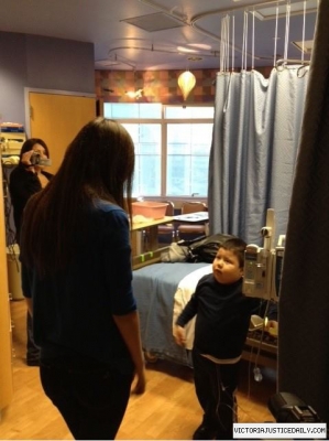  At Children’s Hospital of 주황색, 오렌지 Country