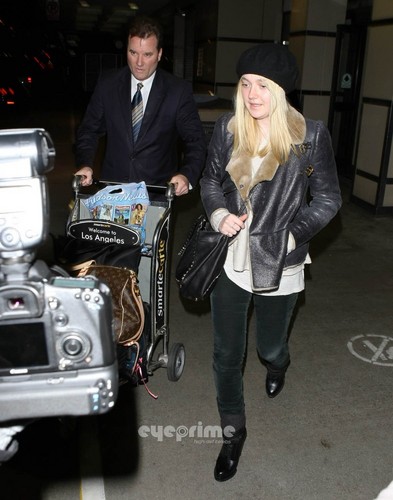  Dakota Fanning arrives at LAX, December 15