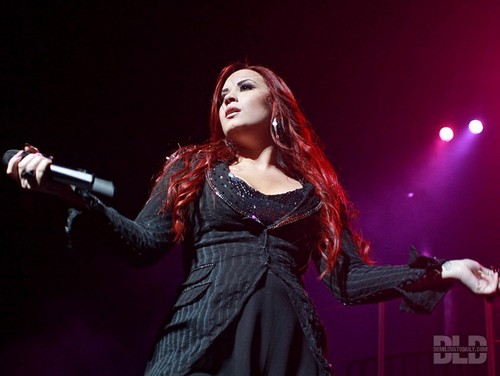  Demi Lovato show, concerto in Puerto Rico (December 16, 2011)