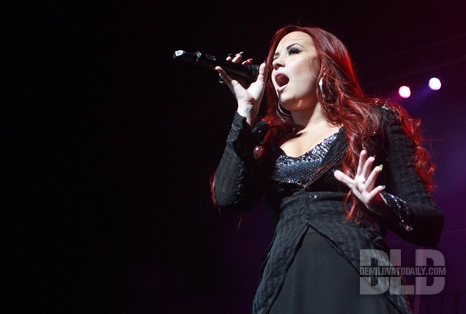  Demi Lovato show, concerto in Puerto Rico (December 16, 2011)