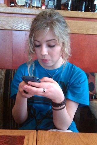  Jennette and her iphone