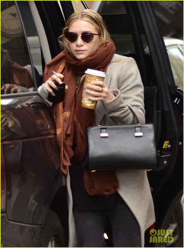  Mary-Kate Olsen: StyleMint Adds Cashmere!