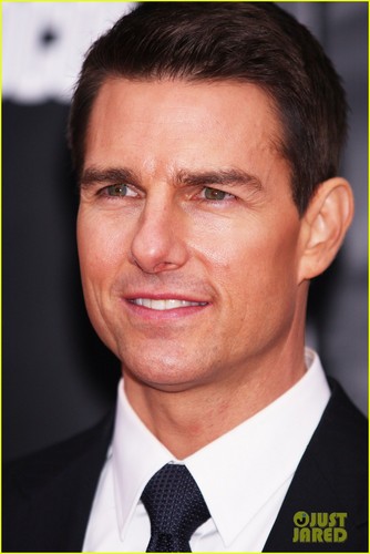  Tom Cruise: 'Ghost Protocol' Premiere with Katie Holmes!