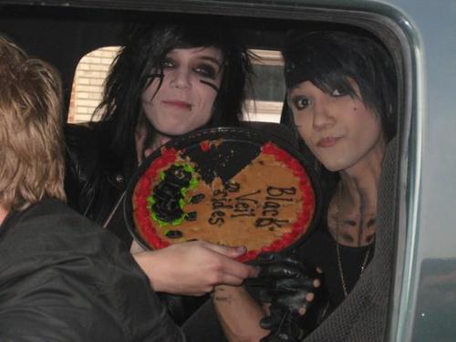  *^*^*Andy & Ashley with pie*^*^*