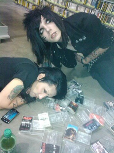  *^*^*What happened when Andy & Ashley ロスト their mobile phones*^*^*