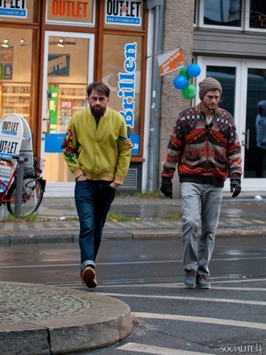  Ashton Kutcher Stopped With A Friend In Berlin, Germany