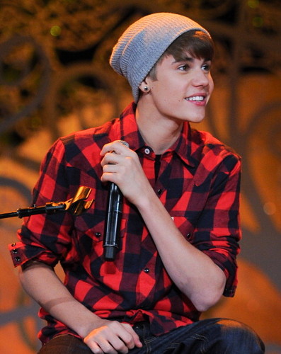  Bieber início for the Holidays and performs in show, concerto