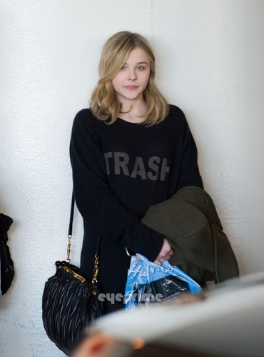  Chloe Moretz and her Mom arrive at LAX, Dec 23