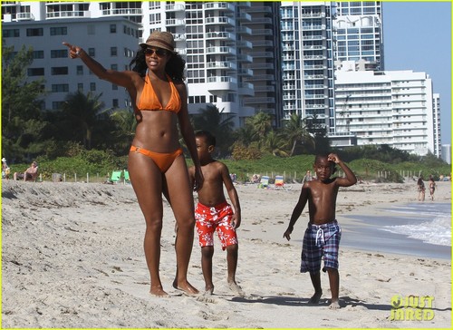 Gabrielle Union: Bikini Babe in Miami!