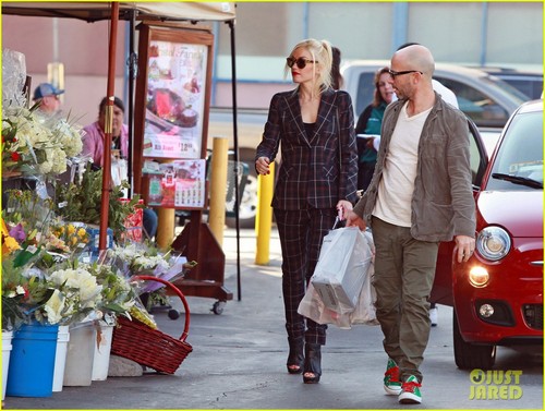 Gwen Stefani: Plaid Lady in West Hollywood!