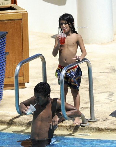 Jaafar and Blanket drinking in the pool