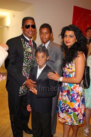  Jermaine with wife and sons