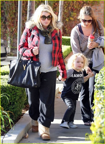  Jessica Simpson: día Out With Mom Tina & Bronx!