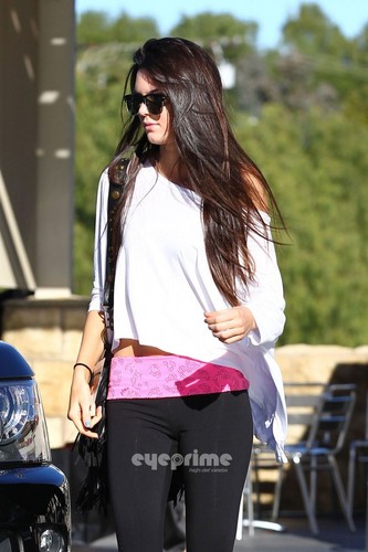  Kendall and Kylie Jenner seen out shopping in Calabasas, December 23