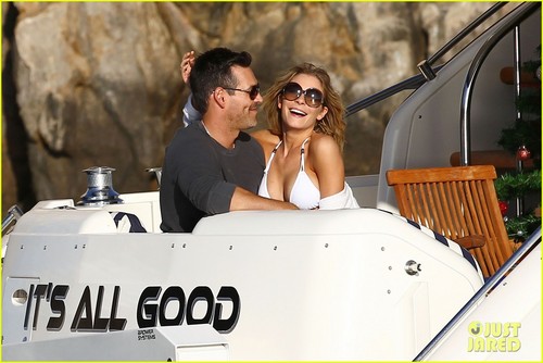  LeAnn Rimes: Bikini Babe on a barca