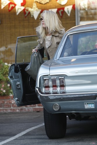  OUT SHOPPING IN WEST HOLLYWOOD (DECEMBER 20TH)