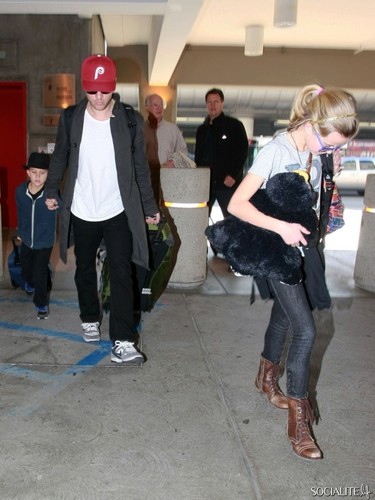 Ryan Phillippe And His Kids Land At LAX