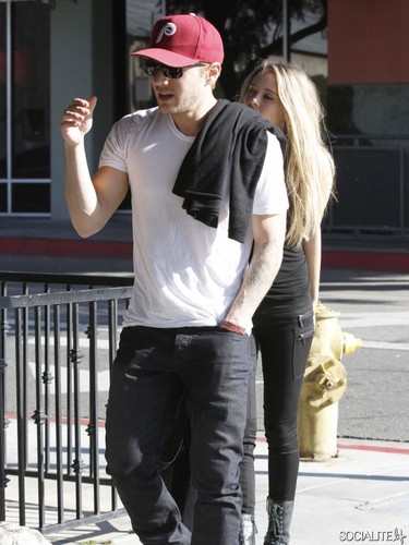  Ryan Phillippe Spotted Leaving Hugo’s With A Mystery Blonde