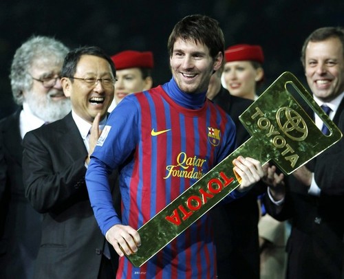  Santos FC (0) v FC Barcelona (4) - FIFA Club World Cup Final: Lionel Messi recieves the Toyota Award