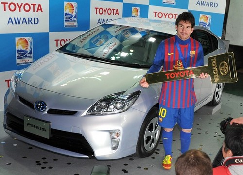  Santos FC (0) v FC Barcelona (4) - FIFA Club World Cup Final: Lionel Messi recieves the Toyota Award