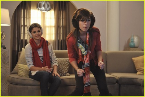  Selena Gomez & Christina Grimmie: Kinect Ski Sweeties