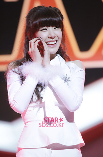  Tiffany @ SBS Inkigayo звезда Pictures