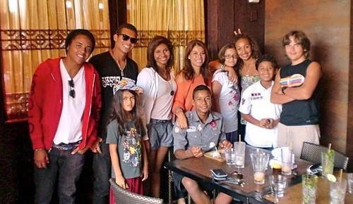  jaafar jackson with his cousins, brothers, sisters and mom