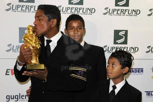  jermaine and his kids jaafar and jermajesty attend the Save The World Awards in Austria