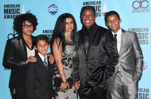  jermaine jackson with his wife halima and sons jeremy, jermajesty and jaafar attended ama