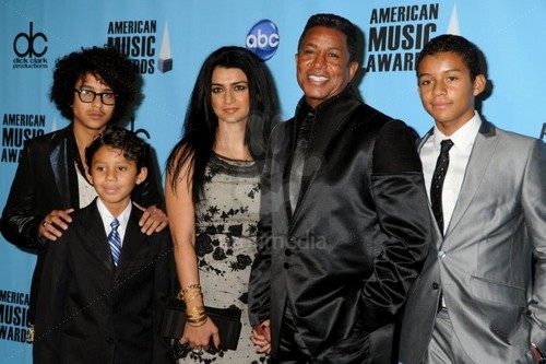  jermaine jackson with his wife halima and sons jeremy, jermajesty and jaafar attended ama