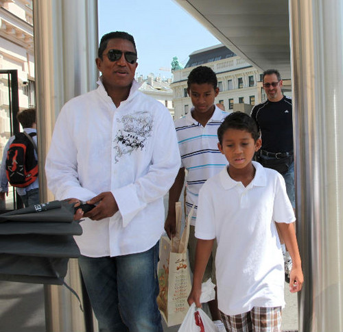  jermaine with his son jaafar and jermajesty