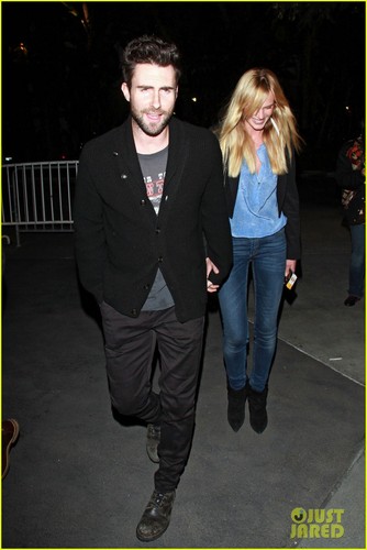  Adam Levine & Anne V: Lakers Lovers!