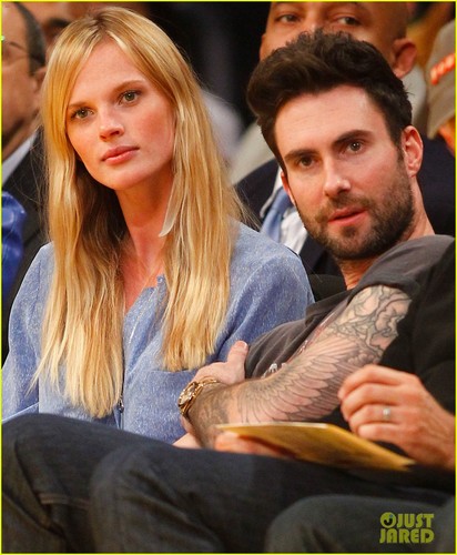 Adam Levine & Anne V: Lakers Lovers!