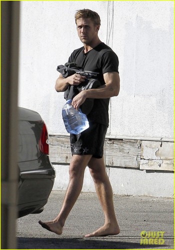  Barefoot Ryan Gosling: MMA Class in Hollywood!