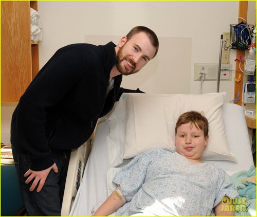  Chris Evans: Children's Hospital Visit!