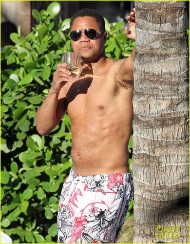  Cuba Gooding Jr: Shirtless Miami Man!