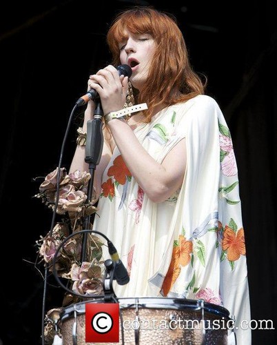  Florence Performs @ 2009 "Hop Festival" - England